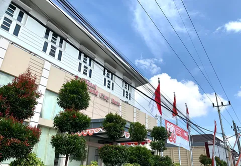 Grand City Hotel Batu tampak depan hotel dan area lobby